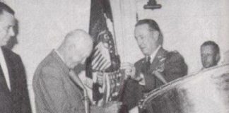 Eisenhower z zastavo